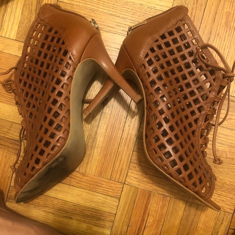 Tan Cage Style Heeled Bootie​​​​​​​​​​​